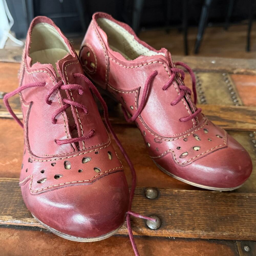 Rovers Heeled Oxford in Burgandy - Picture 3 of 6